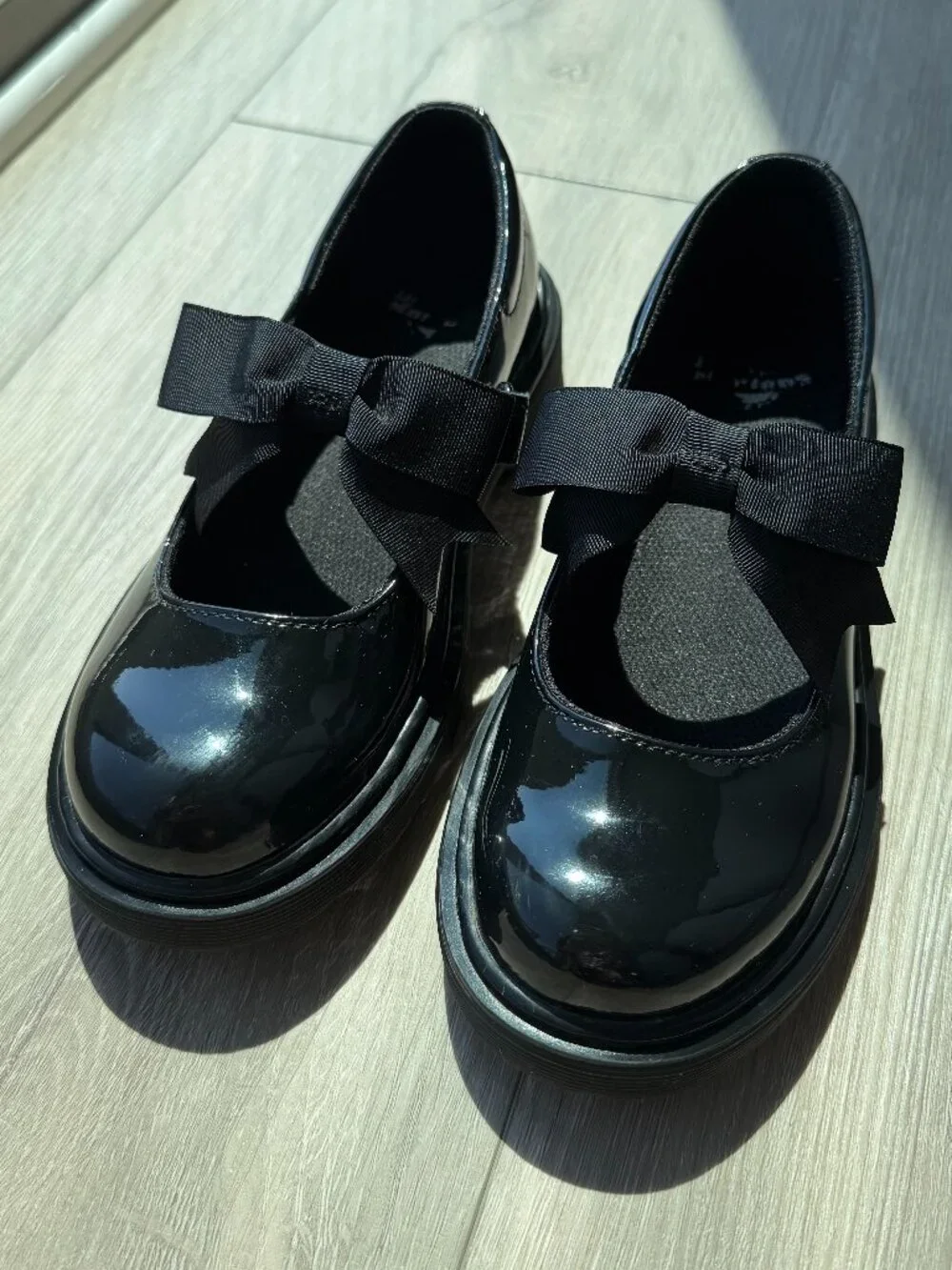 Dr. Martens Maccy II Patent Leather Mary Jane – Big Kids US 2